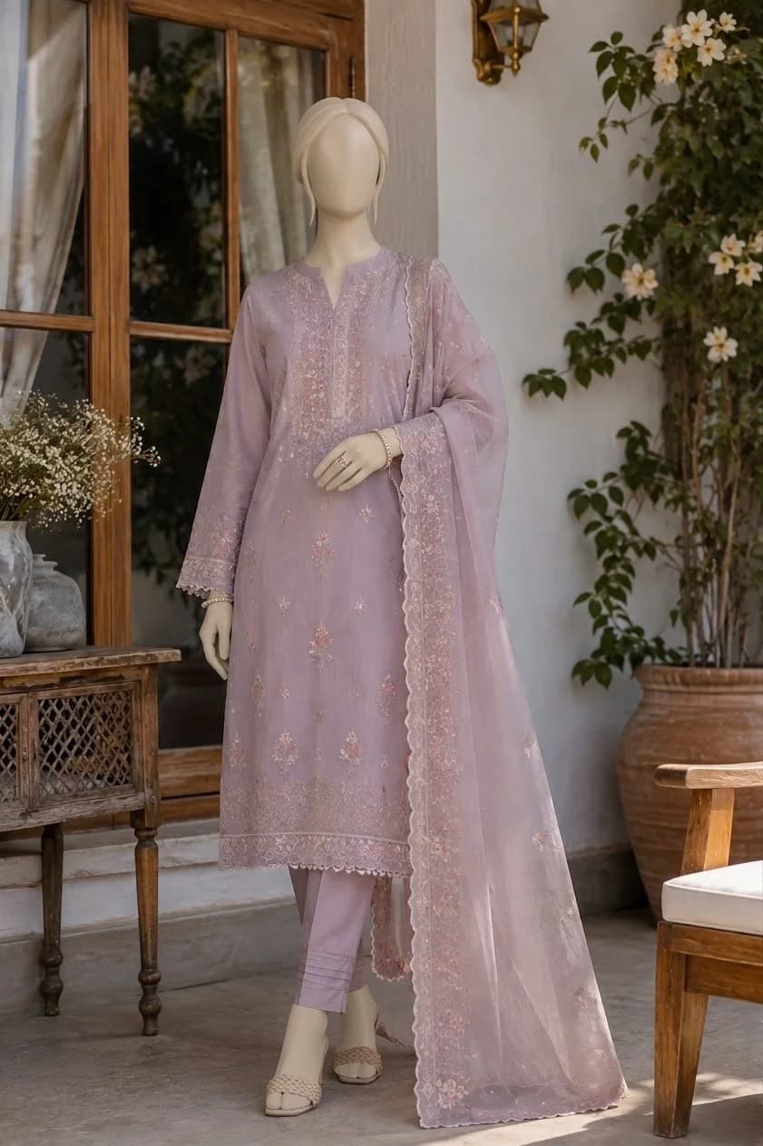 Mannequin wearing a light purple lilac embroidered kameez with fitted trousers and a scalloped border dupatta by Fadaura.